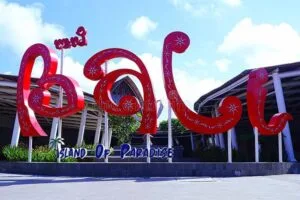 Colorful Bali Island of Paradise sign at Ngurah Rai International Airport, symbolizing the starting point for Bali Airport to Ubud travel.